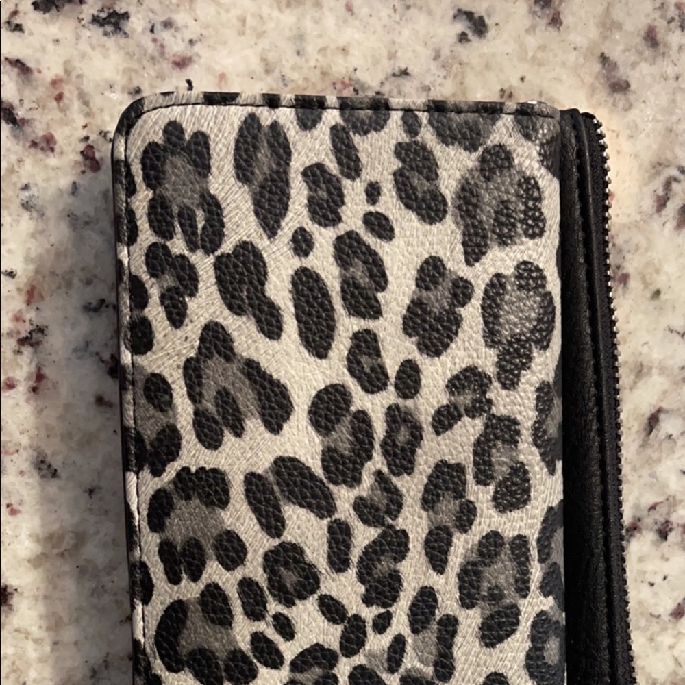 Jen and co Vegan leather wristlet